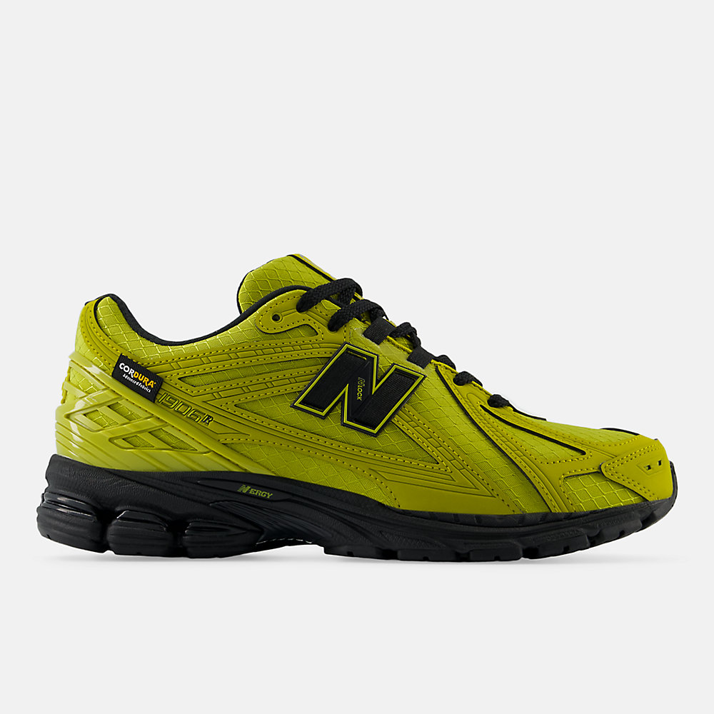 New Balance 1906R Shoes Marshland with Black